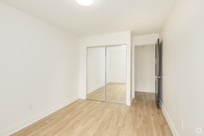 2BR, 1BA - 998SF - Bedroom