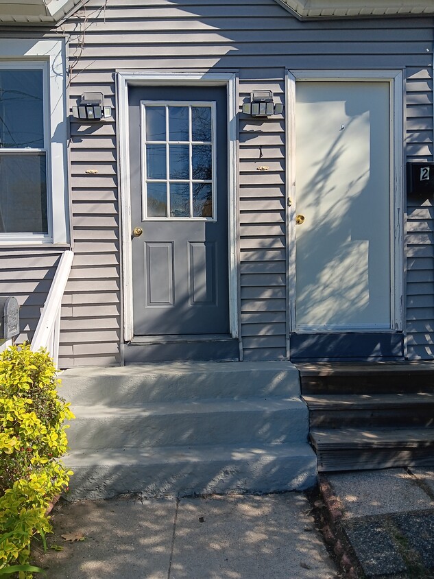 Own E entrance - 1 Nashawannuck St (Easthampton, MA)