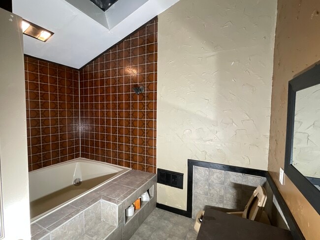 Bathroom - 318 S 15th St Unit C