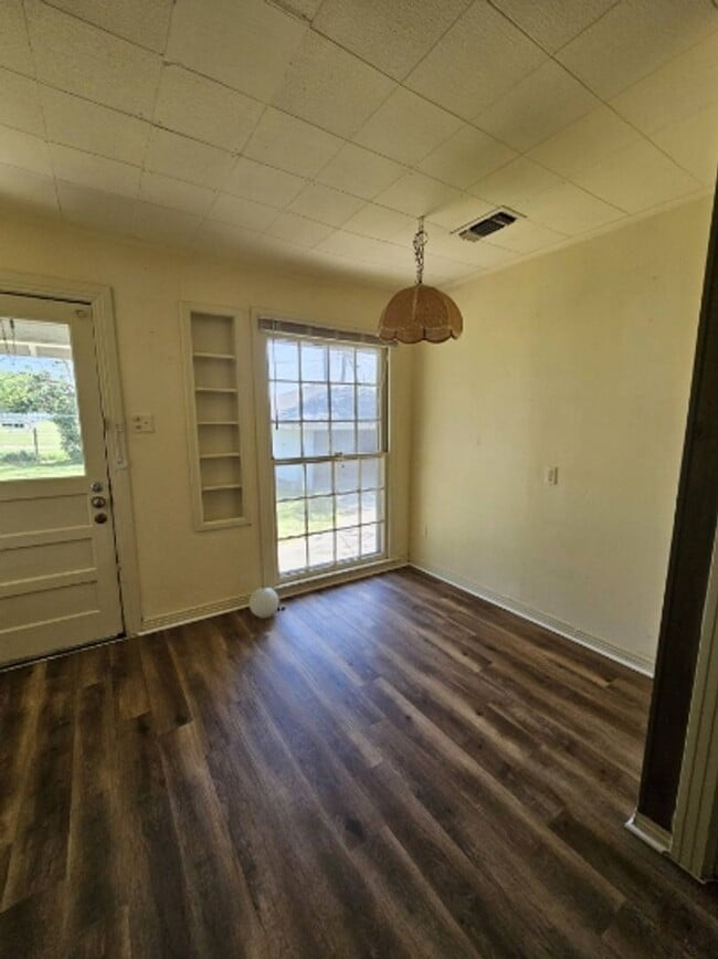 Photo - 2307 Holsum Cir