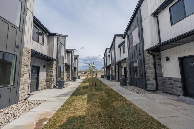 Photo - MODERN 3 BED 2.5 BATH TOWNHOME WITH 2 CAR GARAGE IN IDAHO FALLS