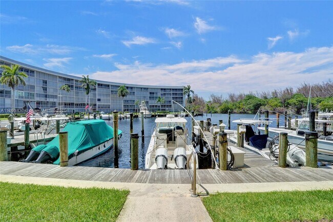 Photo - 1523 E Hillsboro Blvd Condo Unit 837