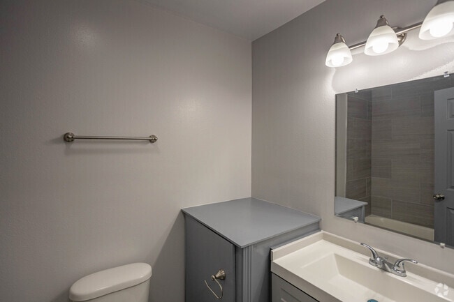 1HAB, 1BA - 600 ft² - Hollybrook Apartments