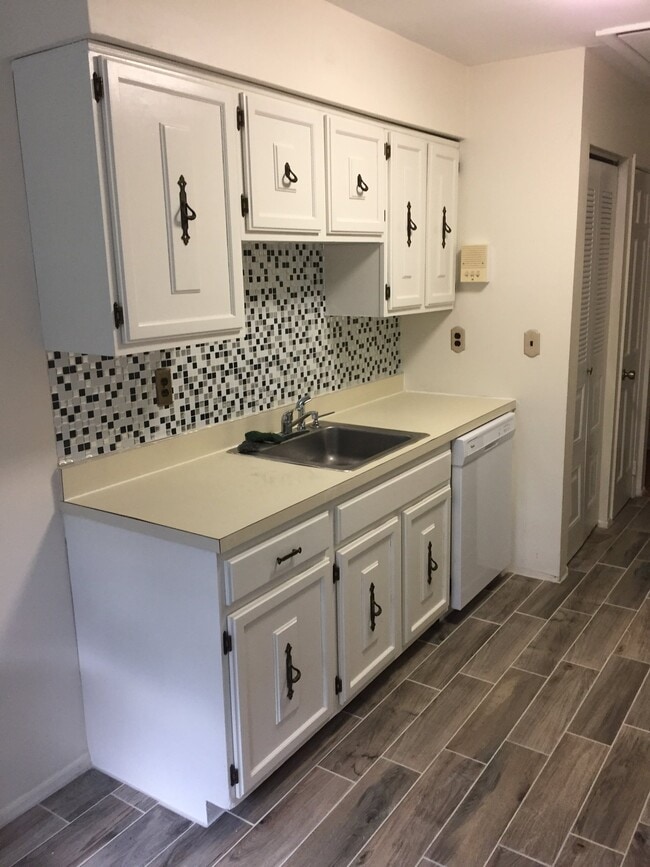 Photo - 107 Sharon Garden Ct