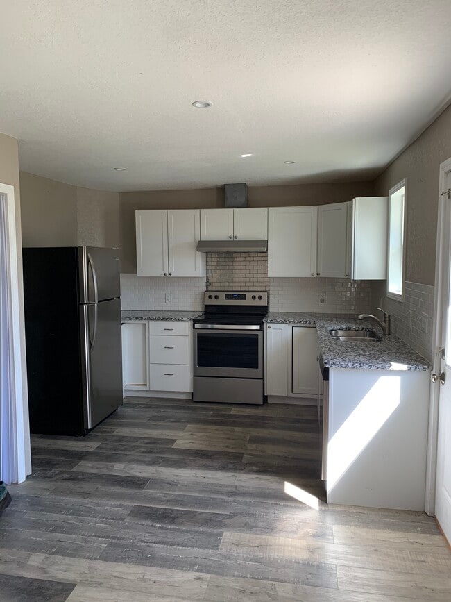 Photo - 1110 N Main St