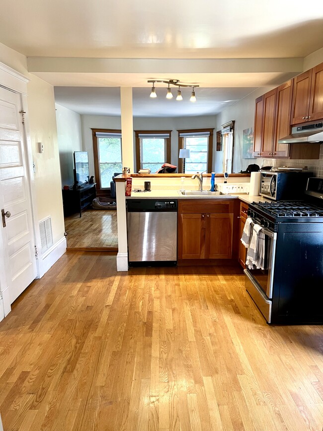 Building Photo - 197 S Winooski Ave Unit 3