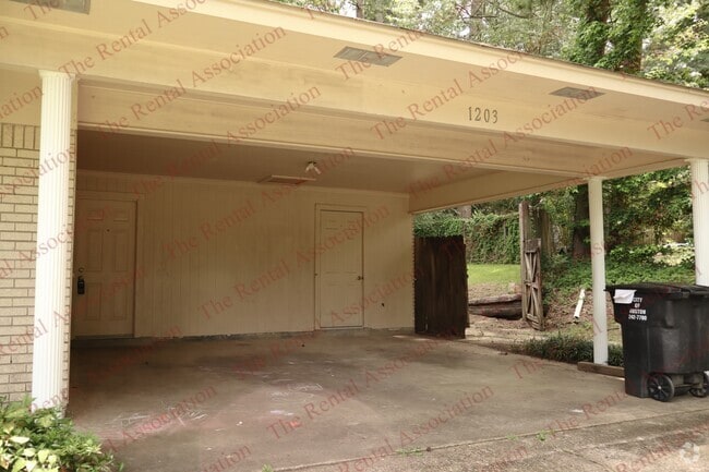 Building Photo - 1203 Greenwood Dr Rental