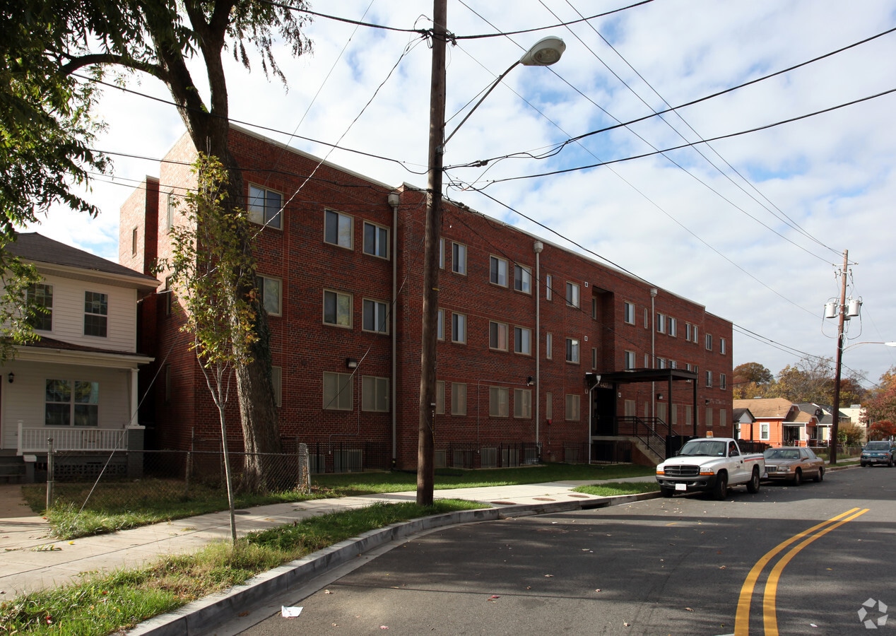 Hayes Street Apartments - Hayes Street Apartments