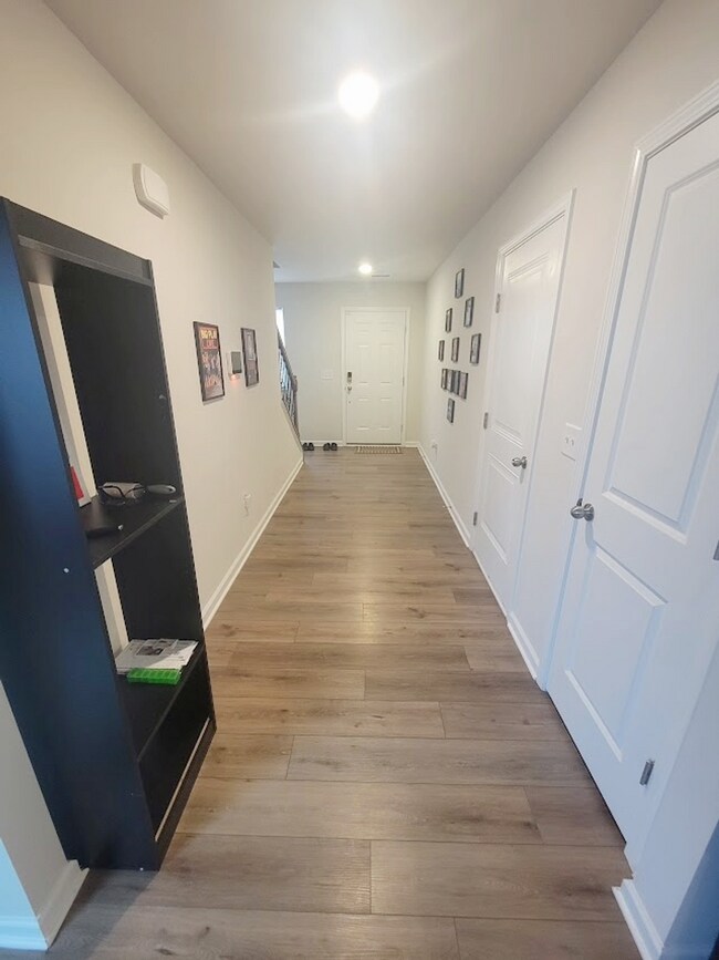 Photo - Wonderful Five Bedroom Home Located in a Cozy Neighborhood!