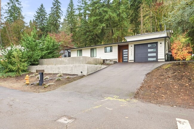 Photo - Stunning 4 Bedroom/2 Bathroom West Linn Retreat with Designer Firepit & Gorgeous Views!