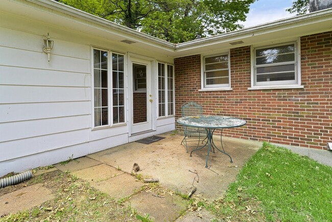 Photo - 160 St Benedict Ln