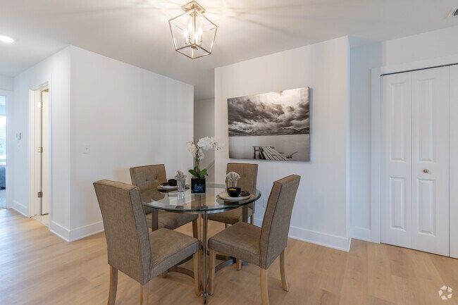 2BR, 2BA - 1400SF - Dining Room
