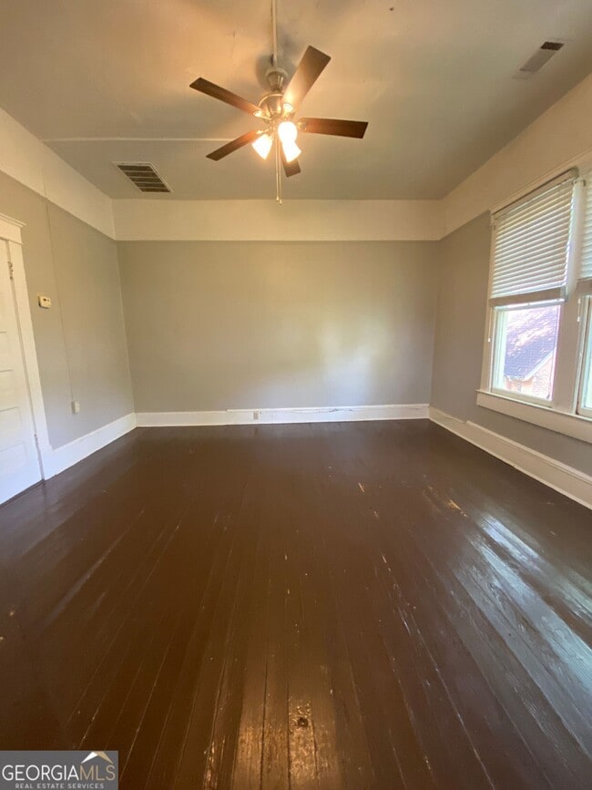 Photo - 693 Boulevard