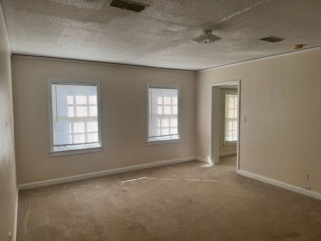 Photo - Large Cloverdale Apartment Unit 1435 East Fairview - Apartment B - 216