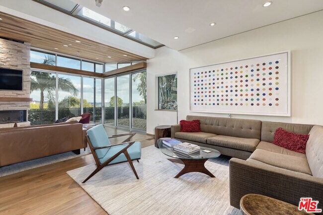 Photo - 1625 N Crescent Heights Blvd