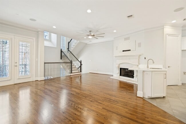Photo - 3967 Travis St