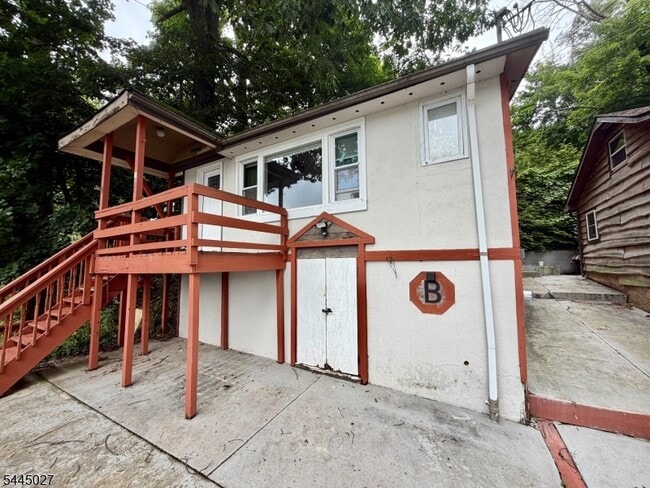 Building Photo - 1 S Lakeside Ave