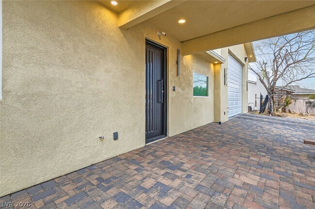 Photo - 7074 Pinebrook Ct