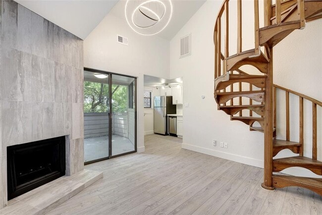 Building Photo - 2500 Burleson Rd Unit 719