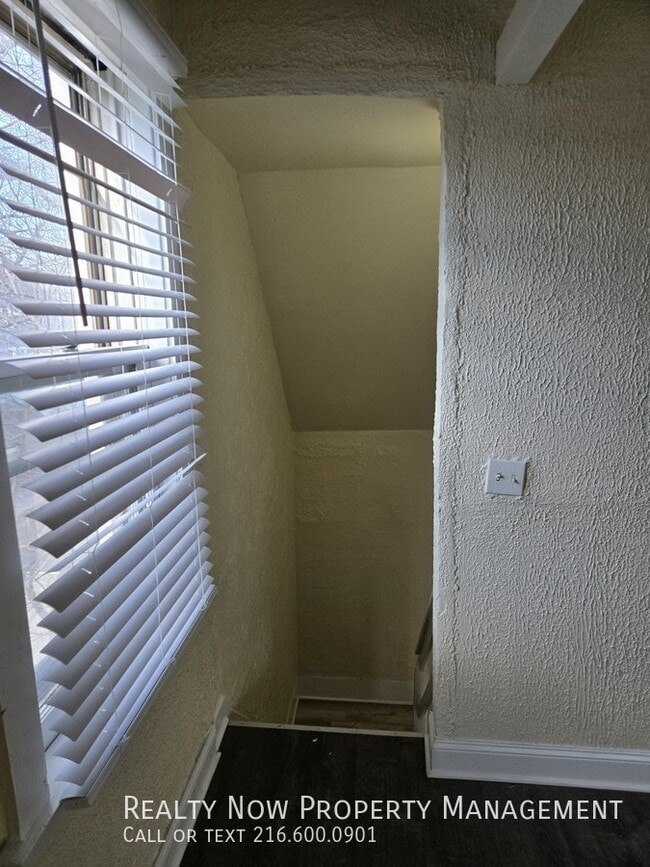 Photo - 2086 W 81st St Unidad 2