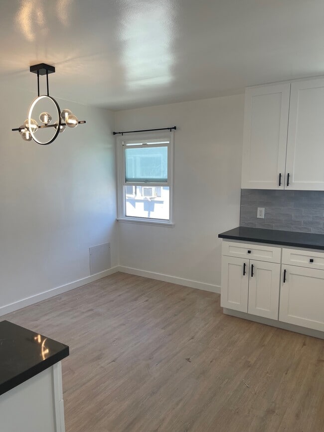 Photo - 5325 Whitsett Ave