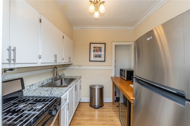 Building Photo - 2330 Euclid Heights Blvd Unit 105