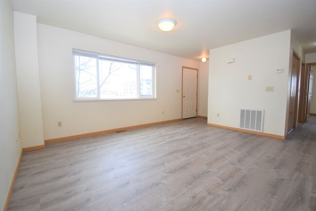 Photo - Beautiful 2 bedroom apartment with attache... Unidad C