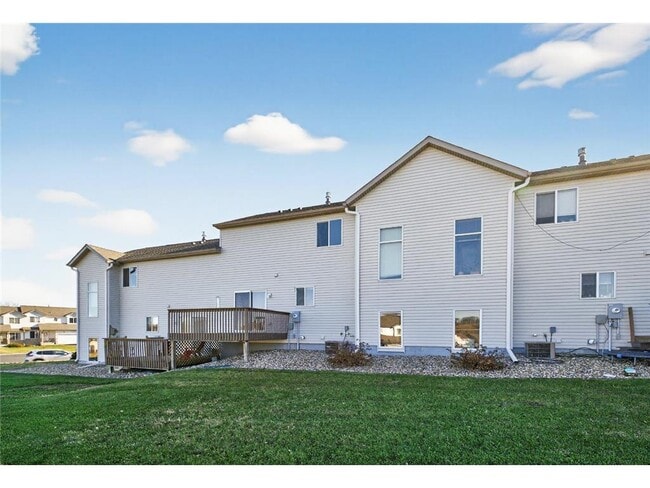 Photo - 740 Baylee Pl SW