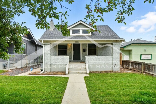 Building Photo - Charming Home with Central AC and Washer/D...