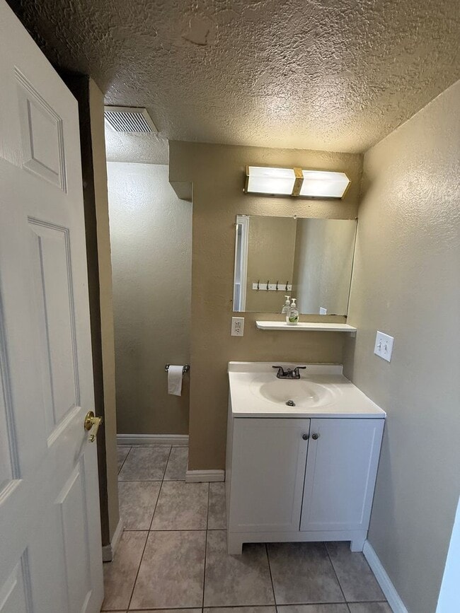 Photo - One bed Apartment in Amazing location!