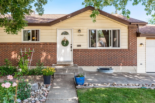 Photo - 11542 Downing St