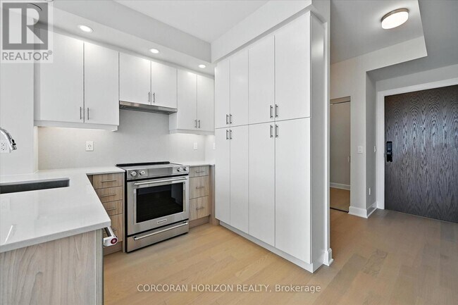 Photo - 3240 William Coltson Ave Unité 810