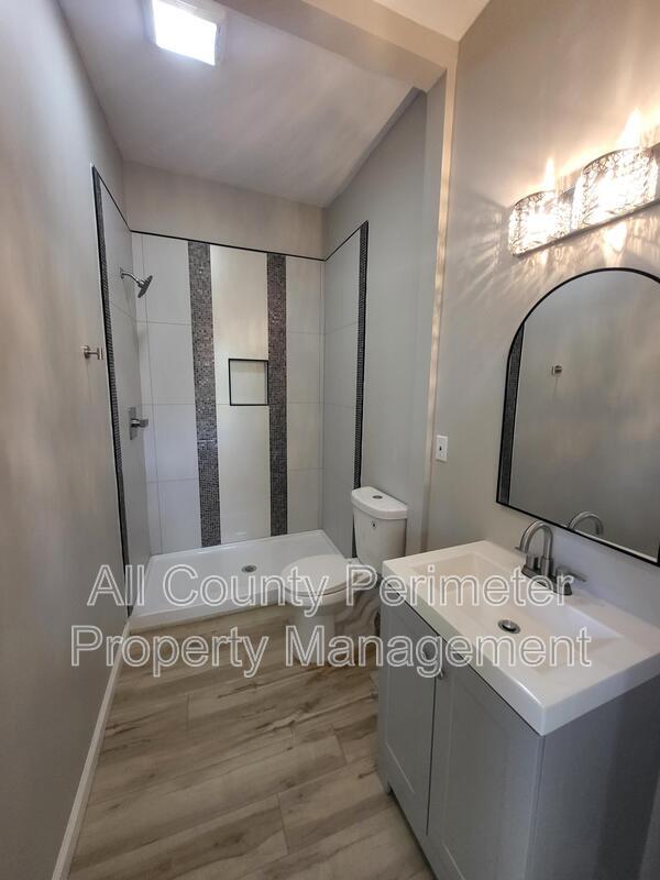 Photo - 1249 Duncan Ave