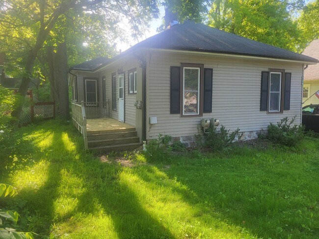 128 East St