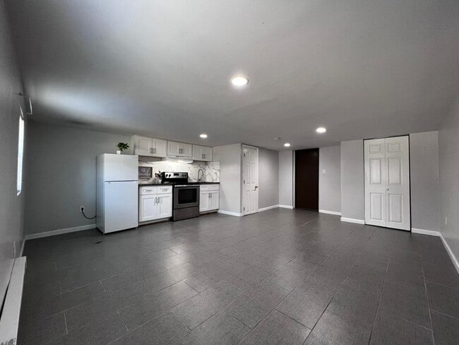 Building Photo - 6242 Mulberry St Rental