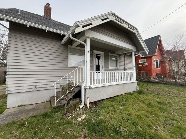 Photo - Charming 3-Bed Home with Vaulted Ceilings, Expansive Yard & Private Outdoor Space