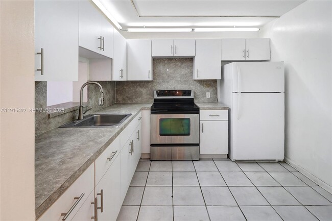 Building Photo - 11905 NE 2nd Ave Unit C403