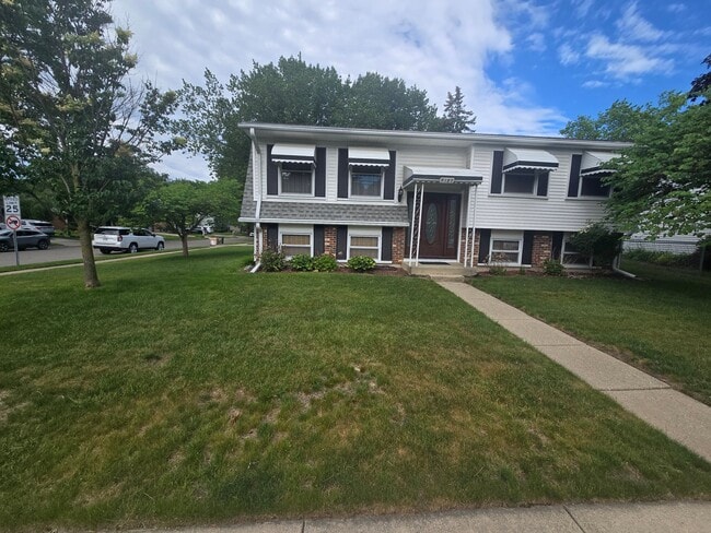 Photo - 9187 Sheldon Rd