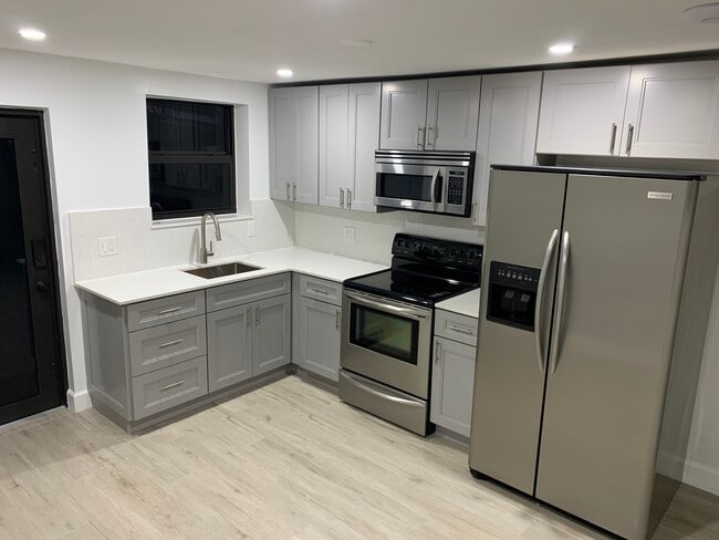 Building Photo - 350 W 36th St Unit 1