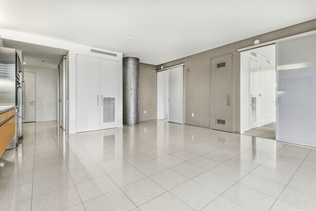 Photo - Veer Towers 602W-Strip and CityCenter Views form this Stunning 2Bd/2Ba Residence Unidad 602