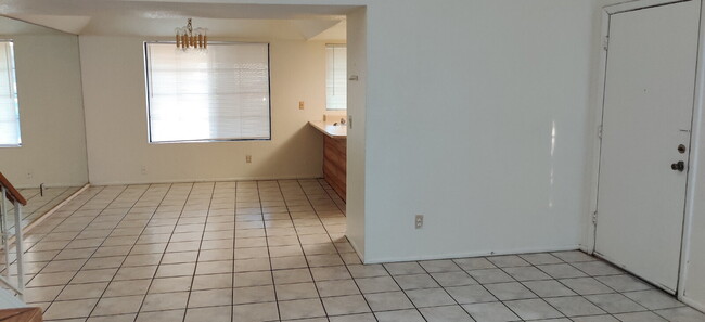 Building Photo - Tempe 3/2 right across the lake from ASU Unit H-116 Rental