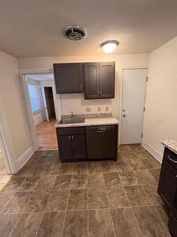 Building Photo - 133 E Gorham St Unit 3 Rental