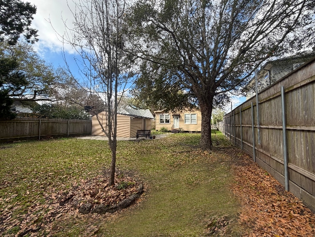 Photo - 235 Helios Ave