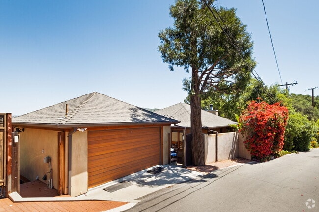 Building Photo - 21071 Waveview Dr Rental