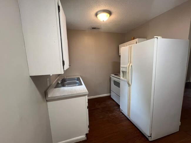 Photo - 2 bed 1 bath duplex House