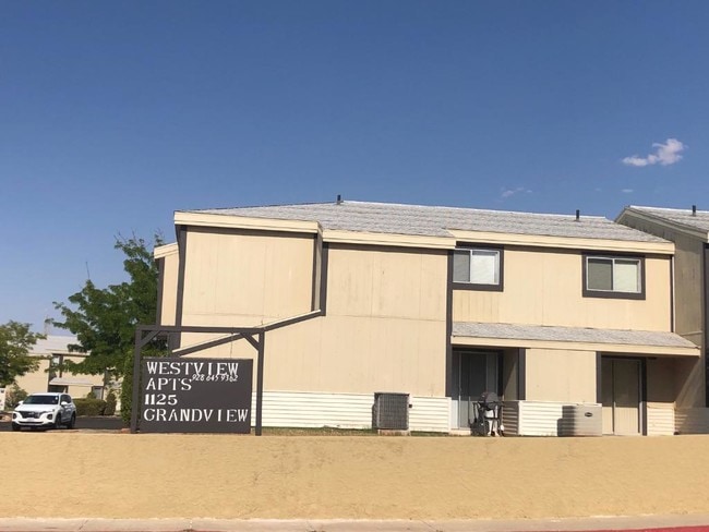 Photo - 1125 Grandview St