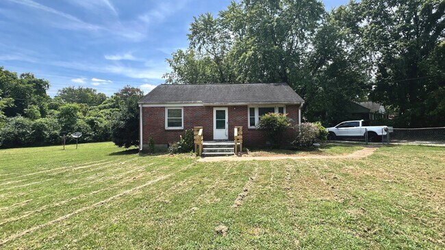 Photo - Near the Nashville Airport: 2BR, 1BA house...