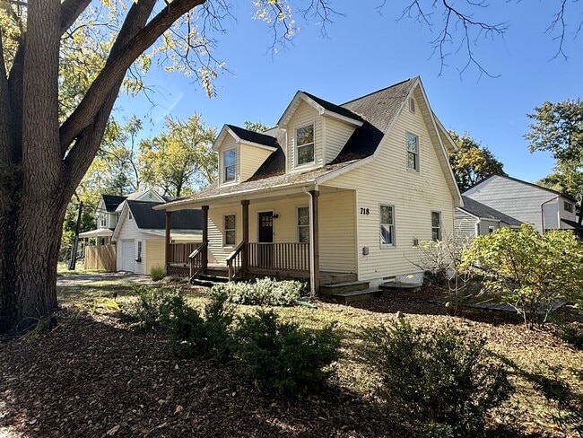 Photo - 718 Indianola Ave