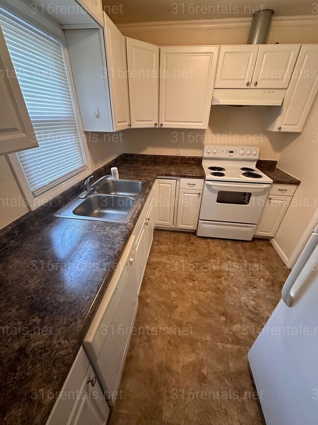 Photo - $725 - 2 bed 1 bath - Duplex *COMING SOON* Unit 916 N Dellrose