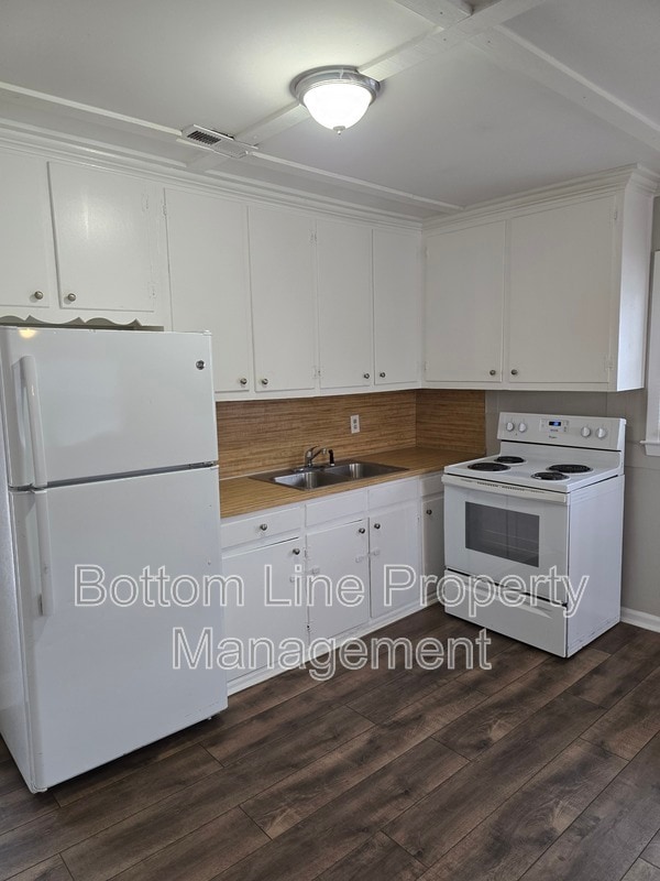 Photo - 504 Bethpage Rd